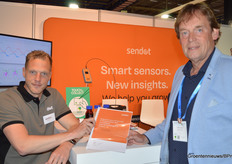 Erwin Gräfe and Robert Zuyderwijk of B+H-Solutions GmbH. Together they conducted research into the difference in photosynthesis for different water treatments in gerbera.